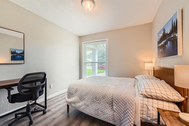 Building Photo - 10815 Lambert Cir