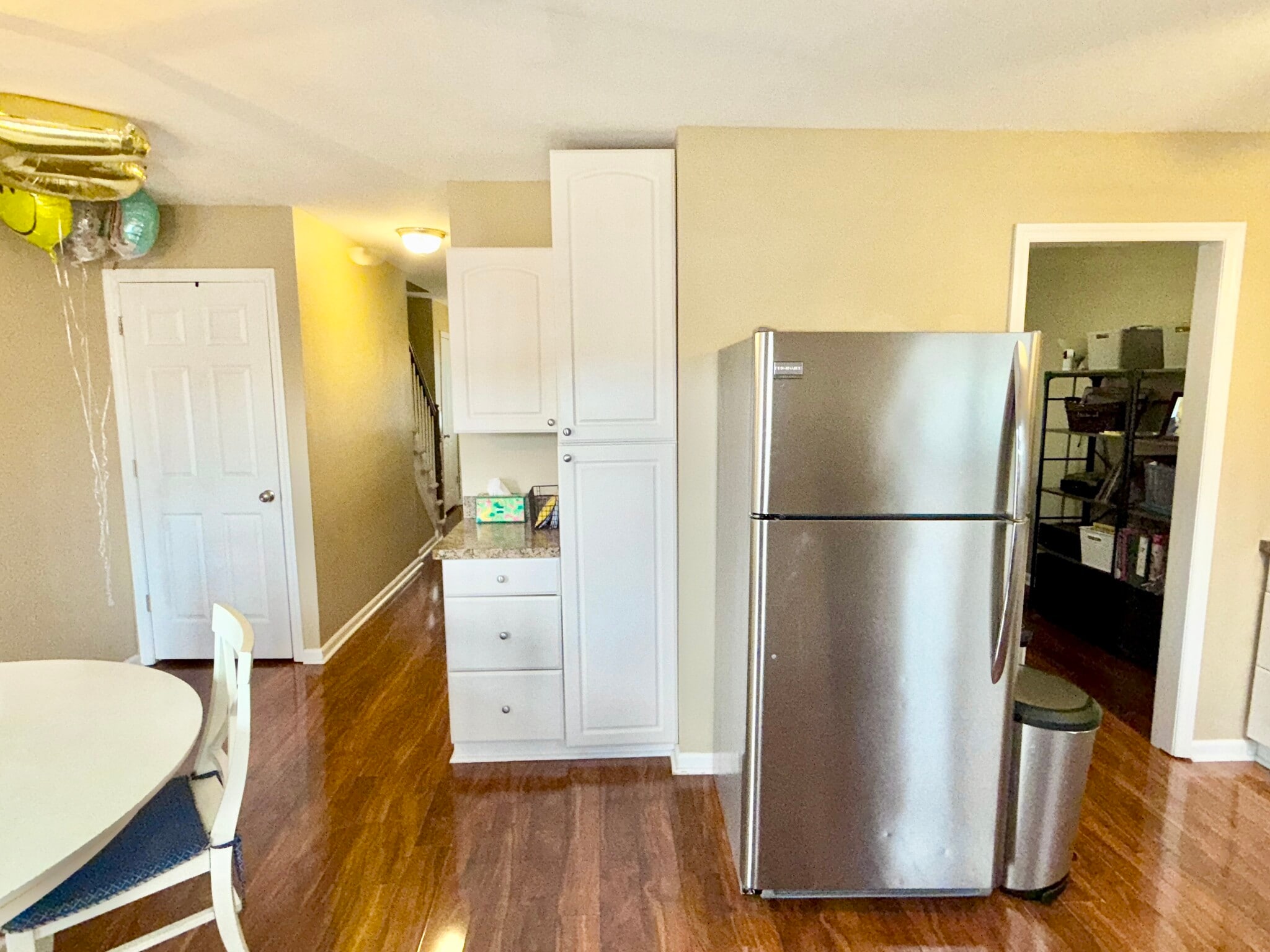 Kitchen - 203 Columbia Cmn