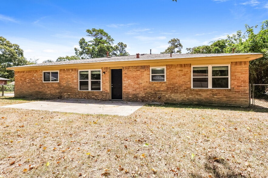 Building Photo - 502 Hildred Ave