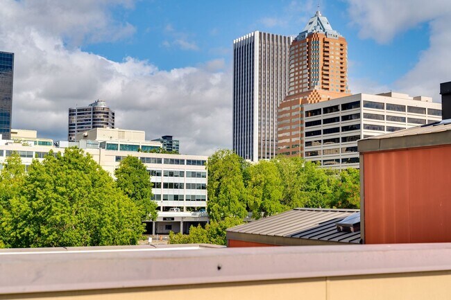 Building Photo - 205 SW Montgomery St