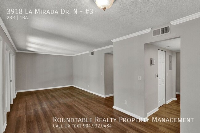 Building Photo - 3918 La Mirada Dr N
