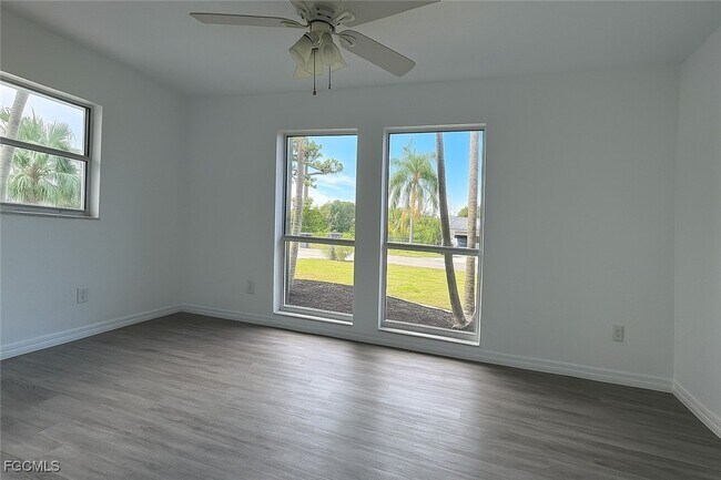 Building Photo - 4123 SE 3rd Ave