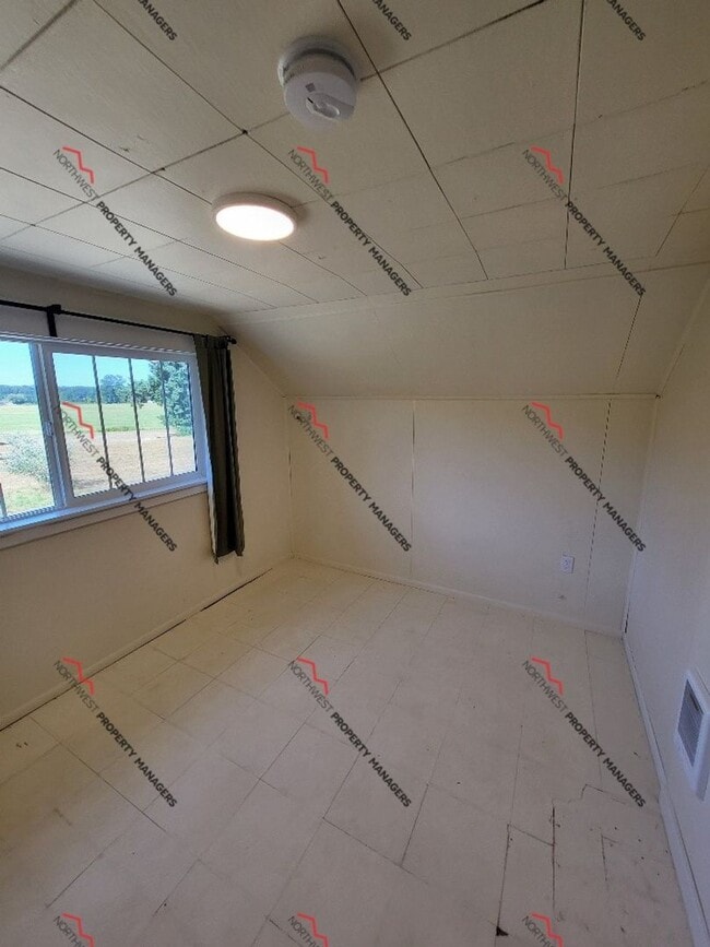 Building Photo - STATUS *RENTED* | R207 | $2100