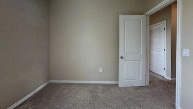Building Photo - 13781 Wineberry Dr