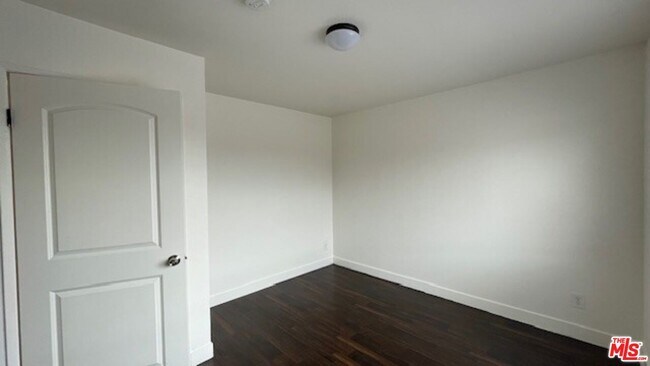 Building Photo - 639 Alexandria Ave