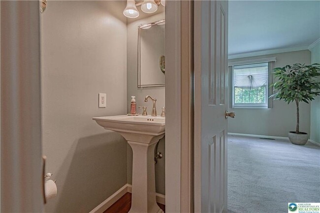 Building Photo - 4531 N Hedgerow Dr