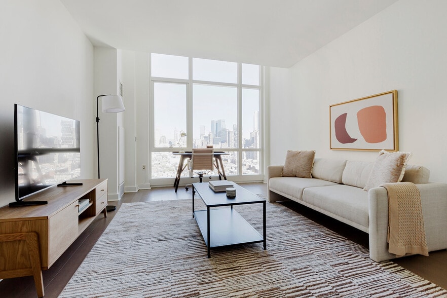 Primary Photo - 450 W 42nd St