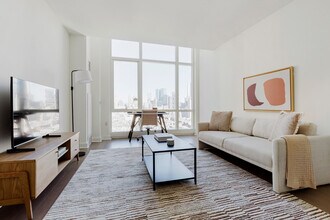 Building Photo - 450 W 42nd St