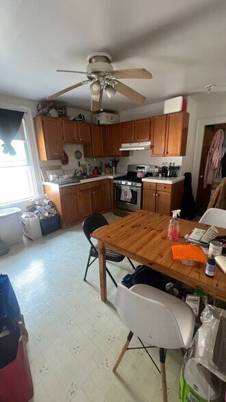 Primary Photo - 92 Wallace St