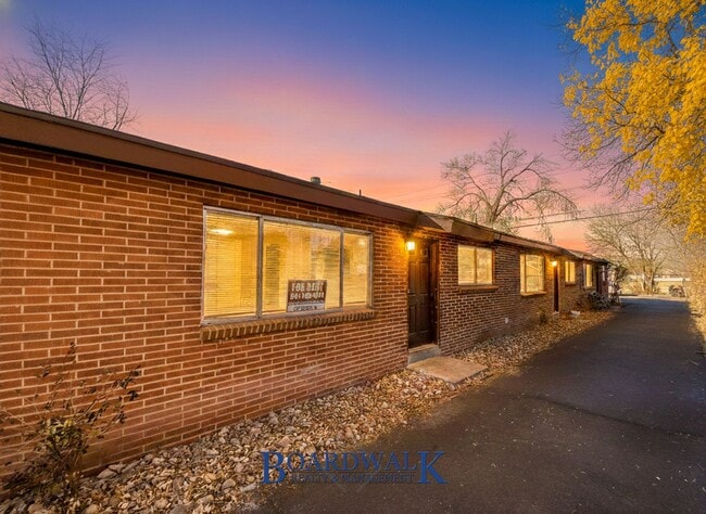 Building Photo - 253 E Crestone Ave