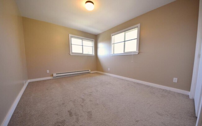 Building Photo - Fremont 5-plex Apts. - 1 bedroom