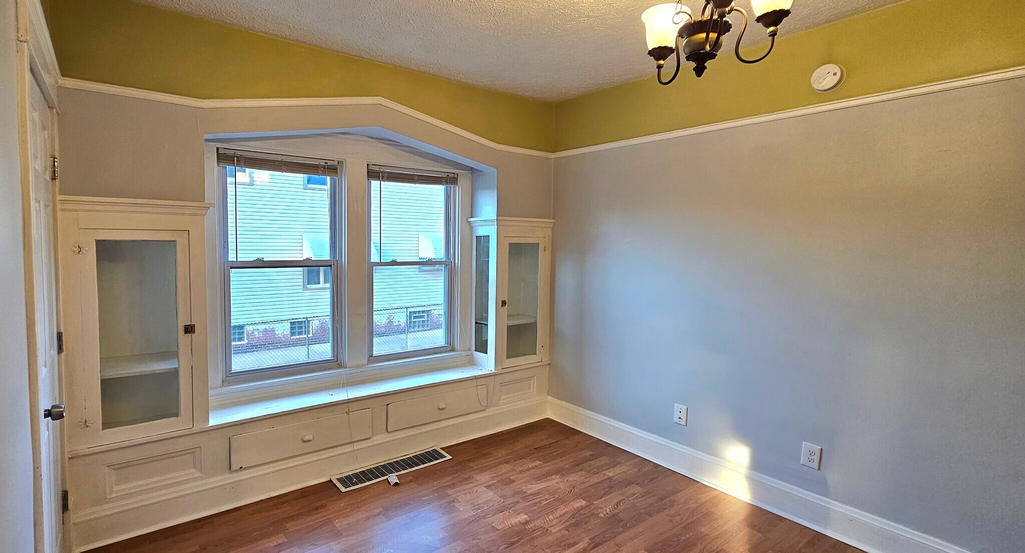 Building Photo - 1345 W 65th St