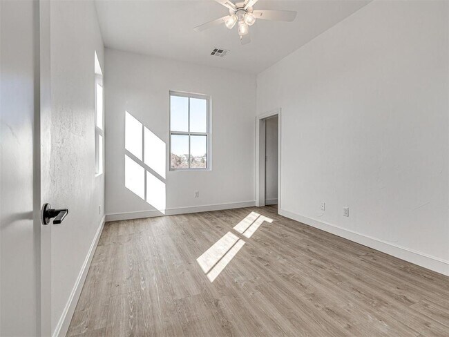 Building Photo - 29615 E Rdg Rd