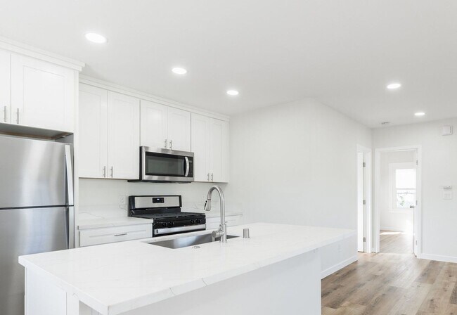 Building Photo - Welcome to your beautifully renovated single level home in the heart of Oceanside!