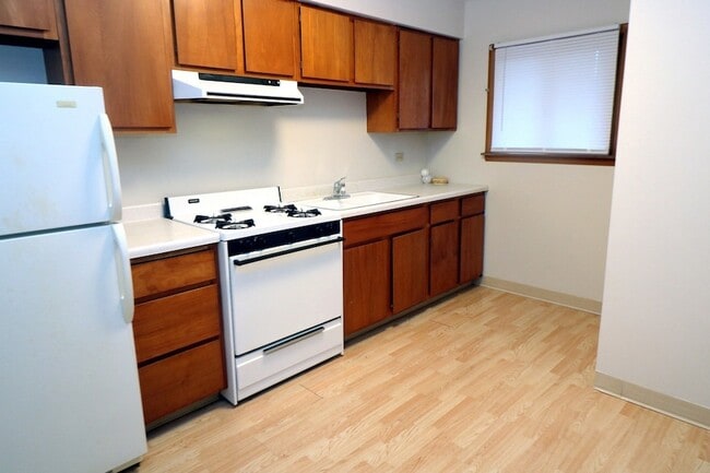 Building Photo - 220 Griffing Ave