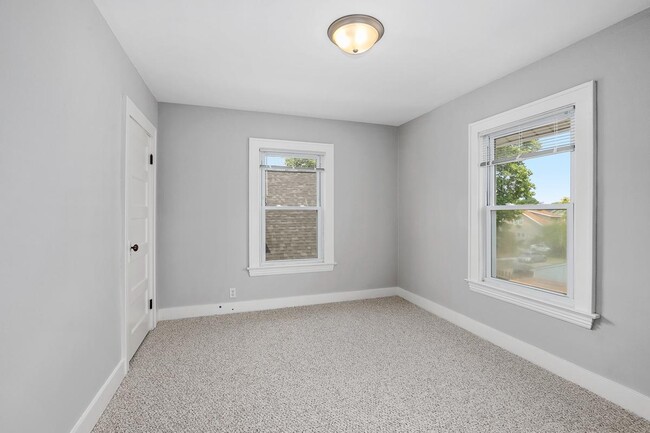 Building Photo - 220 Valley Ave SW