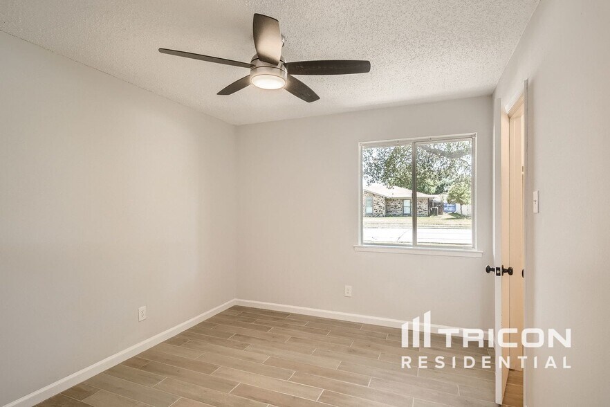 Building Photo - 2625 Sam Houston Dr