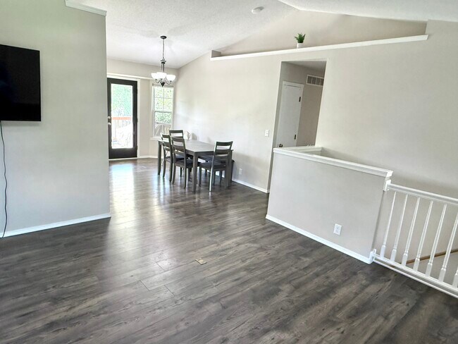 Building Photo - 421 Stoney Point Cir