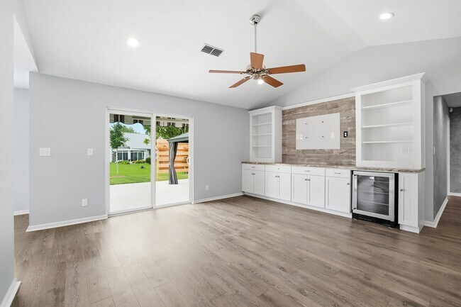 Building Photo - 9083 Marquis Dr