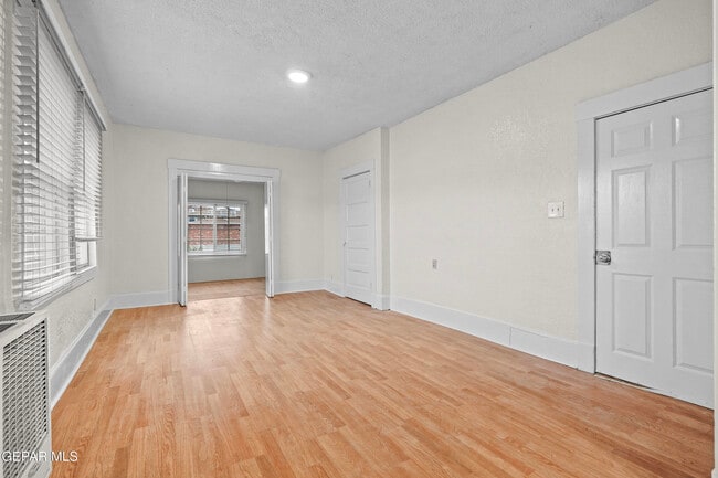 Building Photo - 1307 N Ochoa St