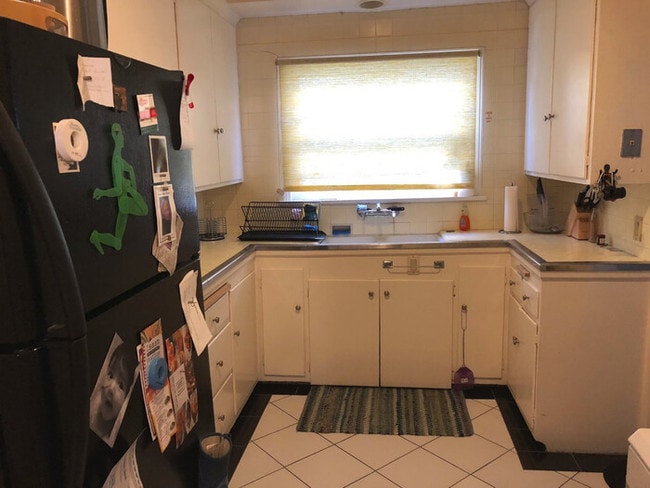 Building Photo - ART DECO TOWNHOUSE ON SYCAMORE