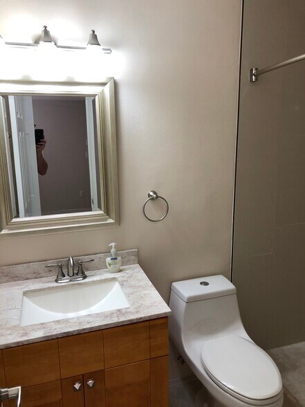 Building Photo - 2852 Stillwell Ct