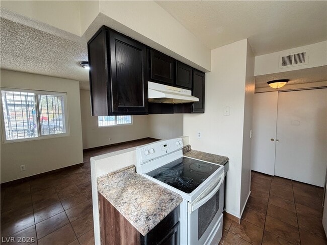 Building Photo - 2420 Ellis St