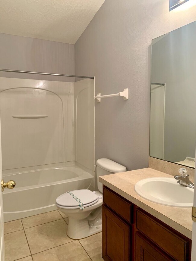 Building Photo - Spacious 2 bedroom/2 bath Condo with 1 car garage in Harmony for Rent