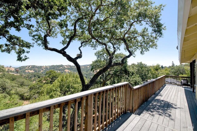 Building Photo - 76 Oak Springs Dr
