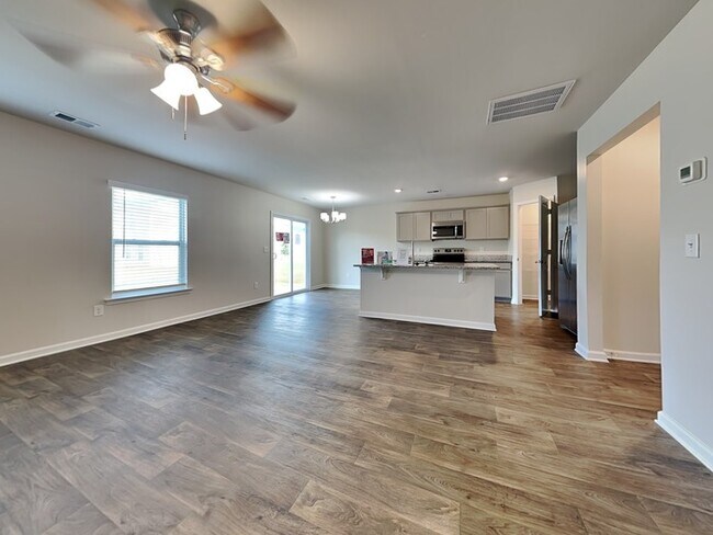 Building Photo - 107 Boat Clb Ln