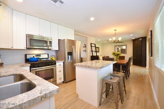 Building Photo - 816 E Seldon Ln