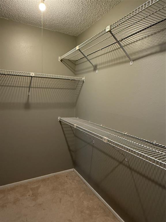 Building Photo - 7112 N Holiday Dr