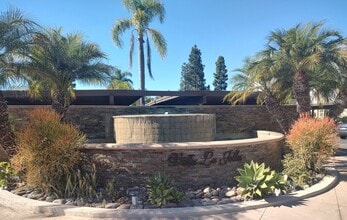Building Photo - Villa La Jolla Condo in the Heart of it All!