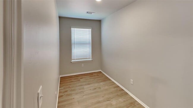 Building Photo - 12800 Elba Dr