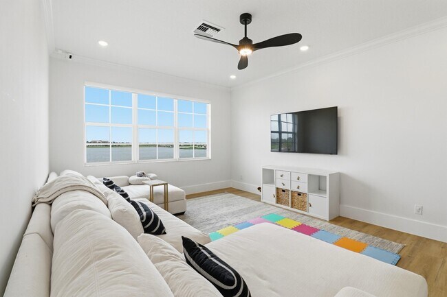 Building Photo - 655 Hookline Cir