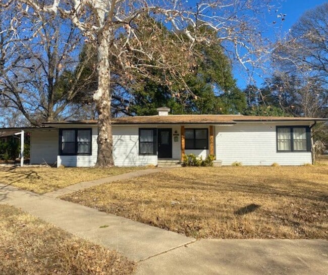 Primary Photo - 3601 E Brookview Dr