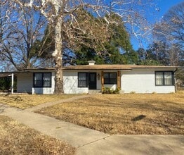Building Photo - 3601 E Brookview Dr