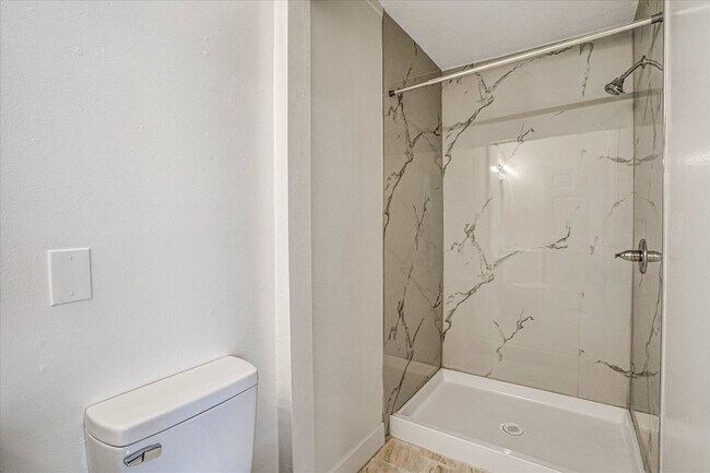 Building Photo - Beautifully Renovated 4 Bedroom Home with 3 Full Bathrooms!