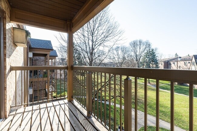 Building Photo - 803 S Dwyer Ave