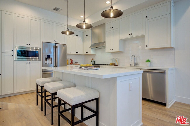 Building Photo - 6018 1/2-6018 1/2 Comey Ave