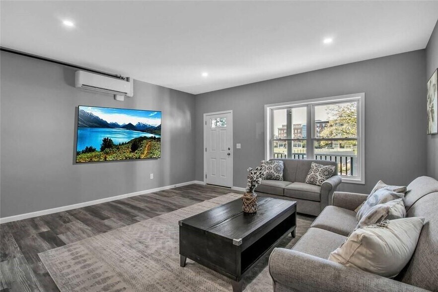 Building Photo - 140 Seymour, Lower St