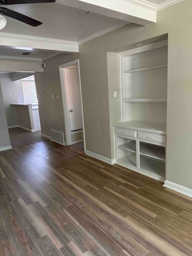 Building Photo - Desoto - 3 Bedroom -2.5 Bath