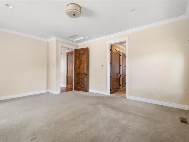 Building Photo - Stunning Tumalo Home on 3.21 Acres with Ca...