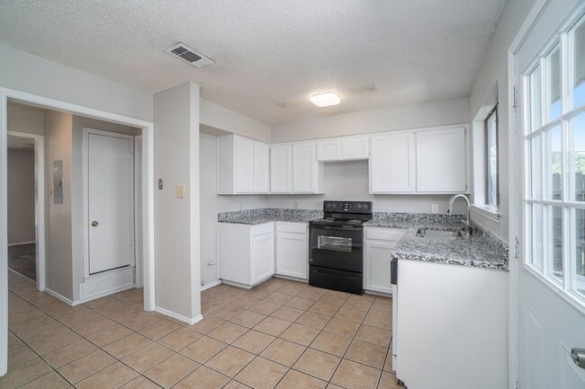 Building Photo - 3301 Aurora St