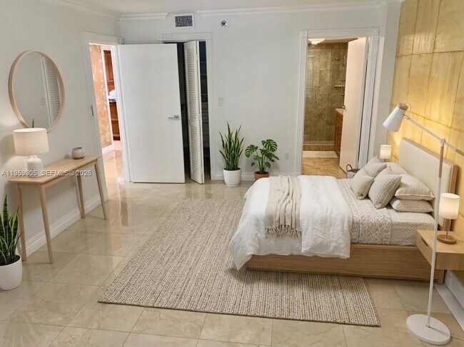 Building Photo - 555 NE 15th St