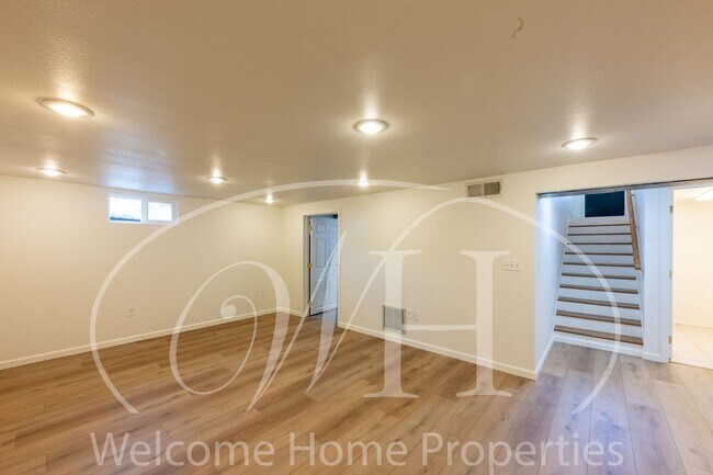 Building Photo - Spacious 5 Bedroom Home with Fenced Yard & Covered Parking