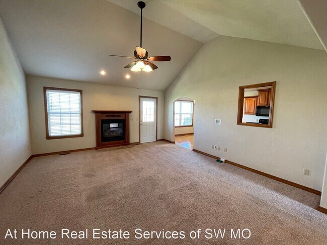 Building Photo - 4 br, 2 bath House - 792 S Hackberry Ave