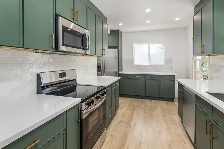 new kitchen! - 12818 Hatteras St