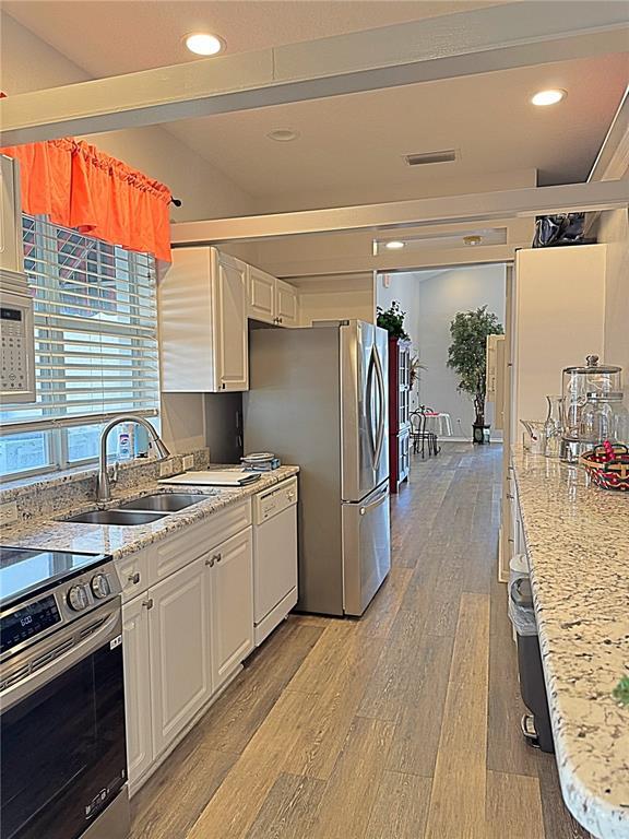 Building Photo - 1200 Country Club Dr