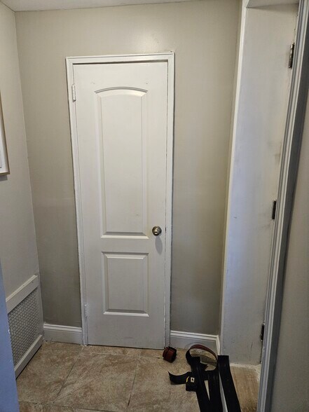 Building Photo - 1648 E 55th St